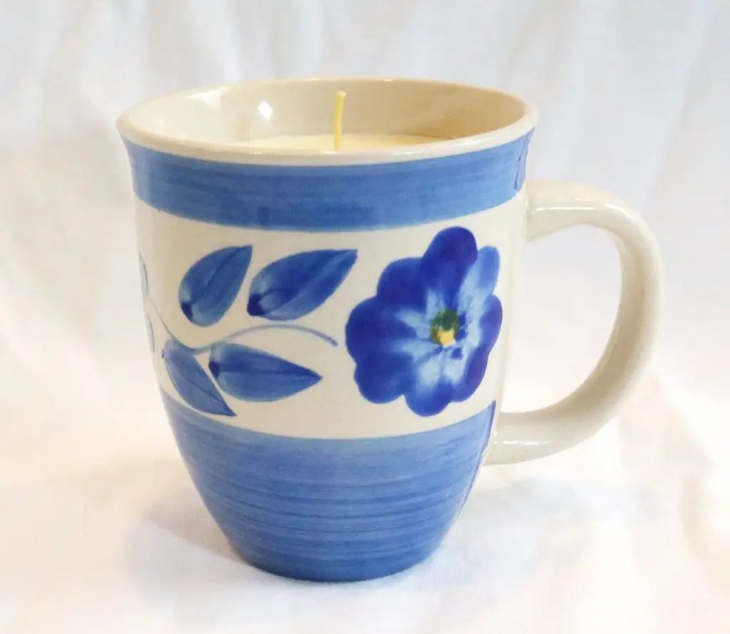 Ola Balms blue flower lotion candle